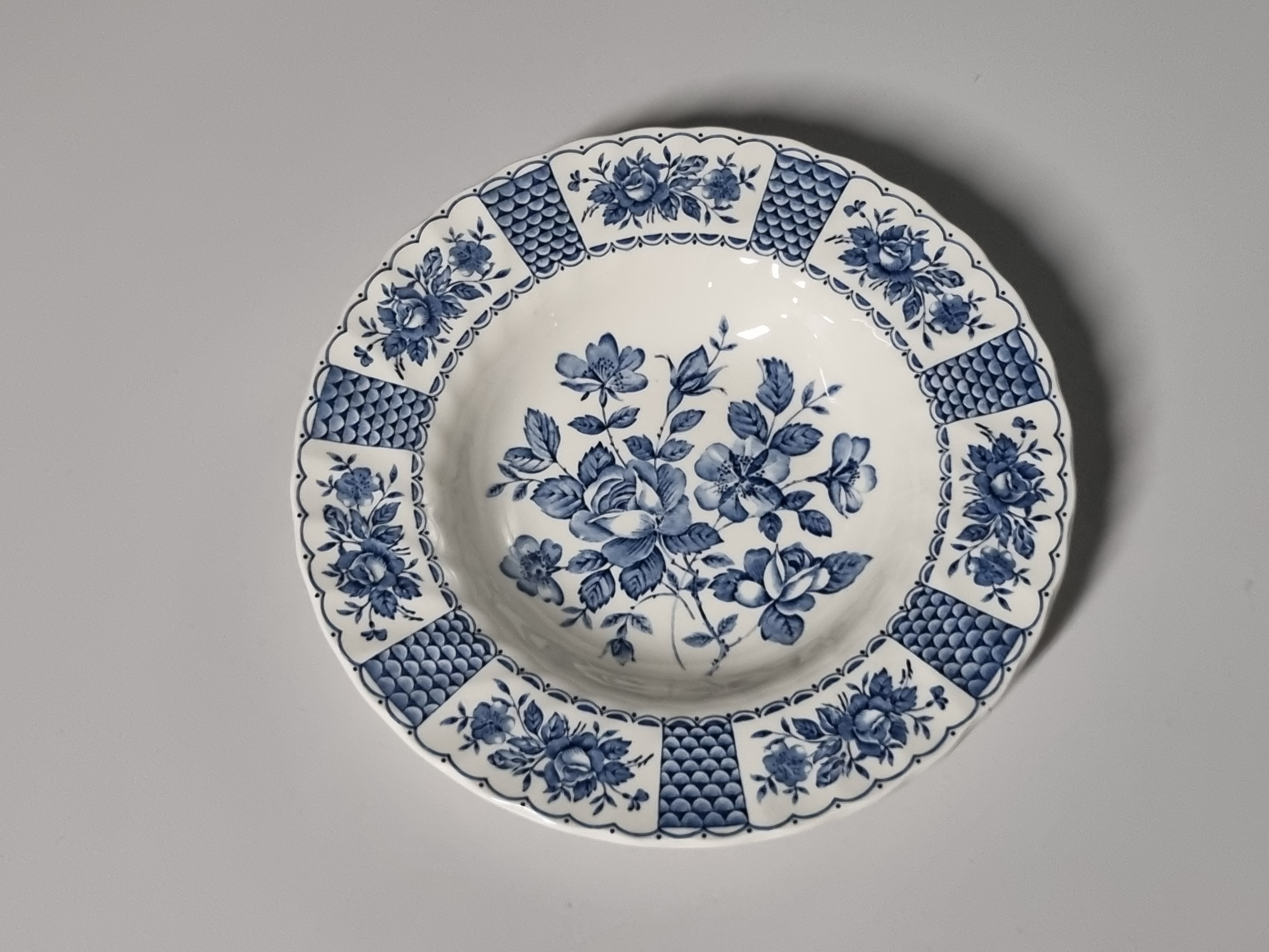 Engels blauw Melody Myott diep pasta curry bord 22,5 cm