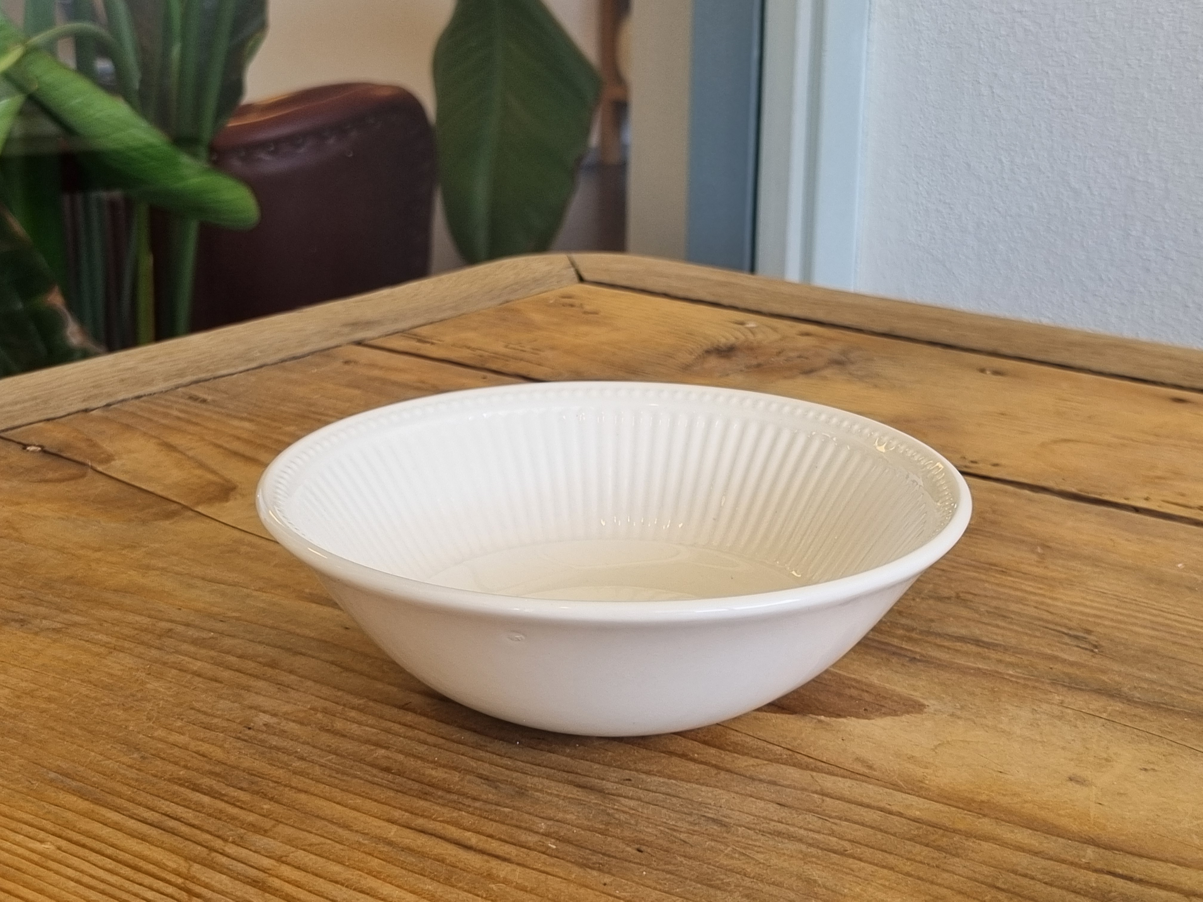 Wedgwood Windsor Schaaltje met parelrand en ribbel 15 cm