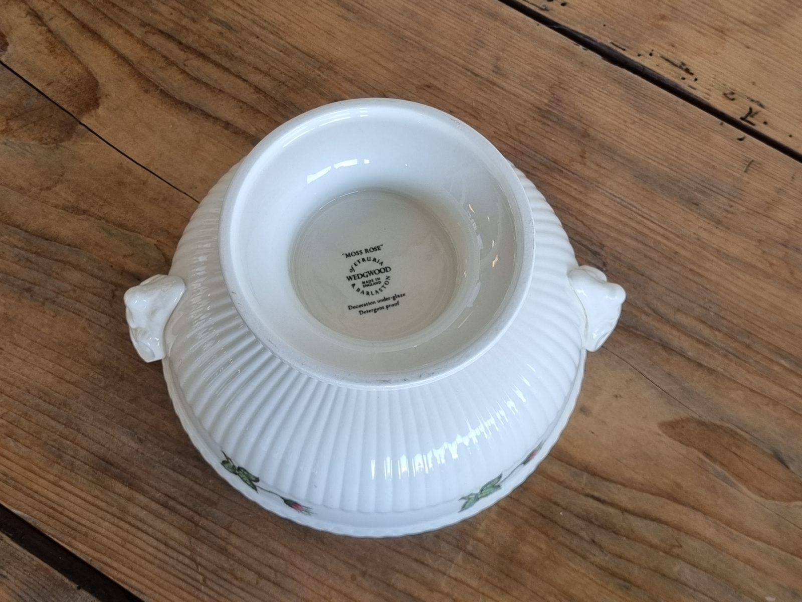 Wedgwood Moss Rose hoge ronde schaal op voet 17,5 cm