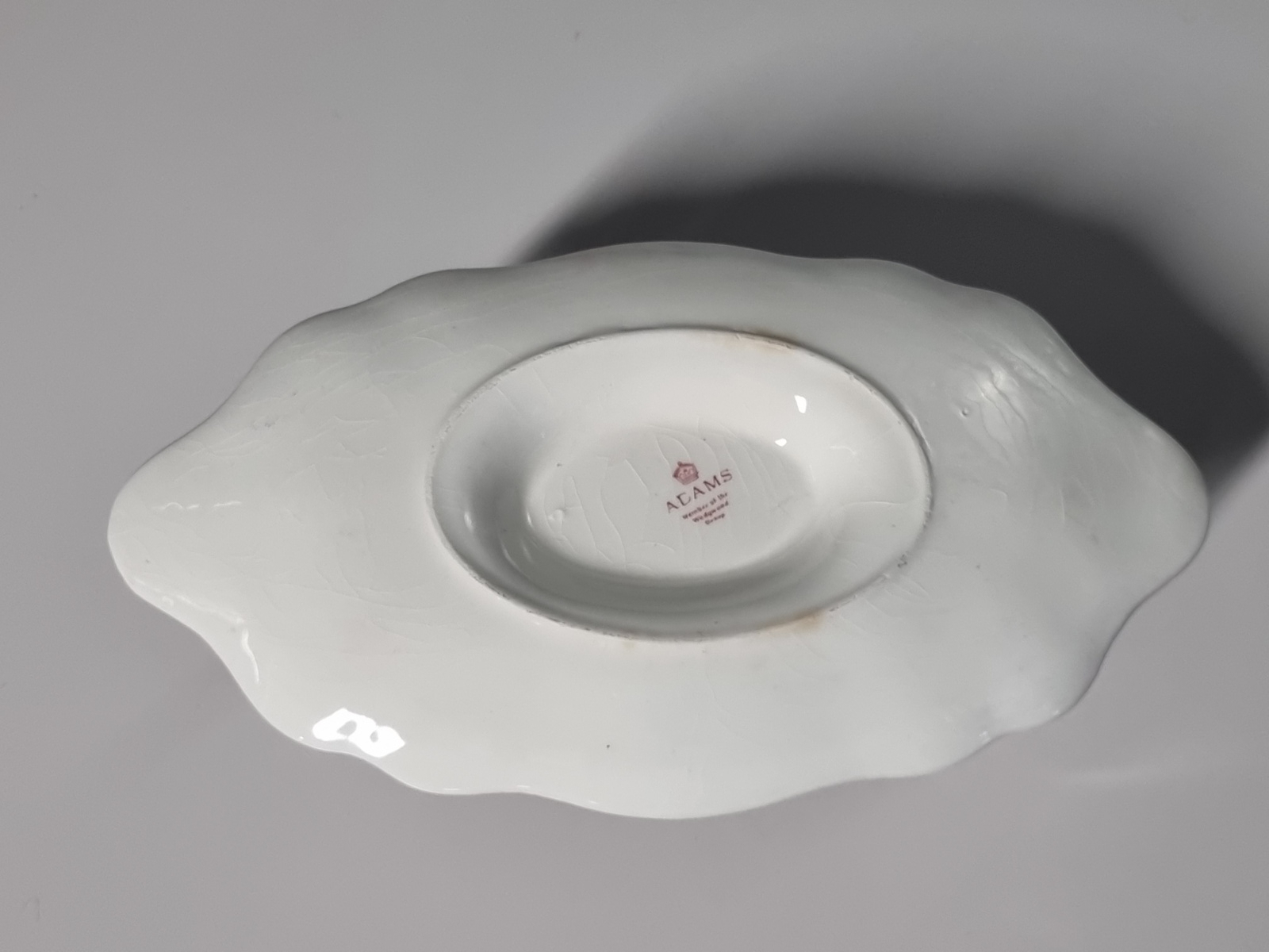 Engels rood Wedgwood Adams English Scenic sauskom (golvend randje)