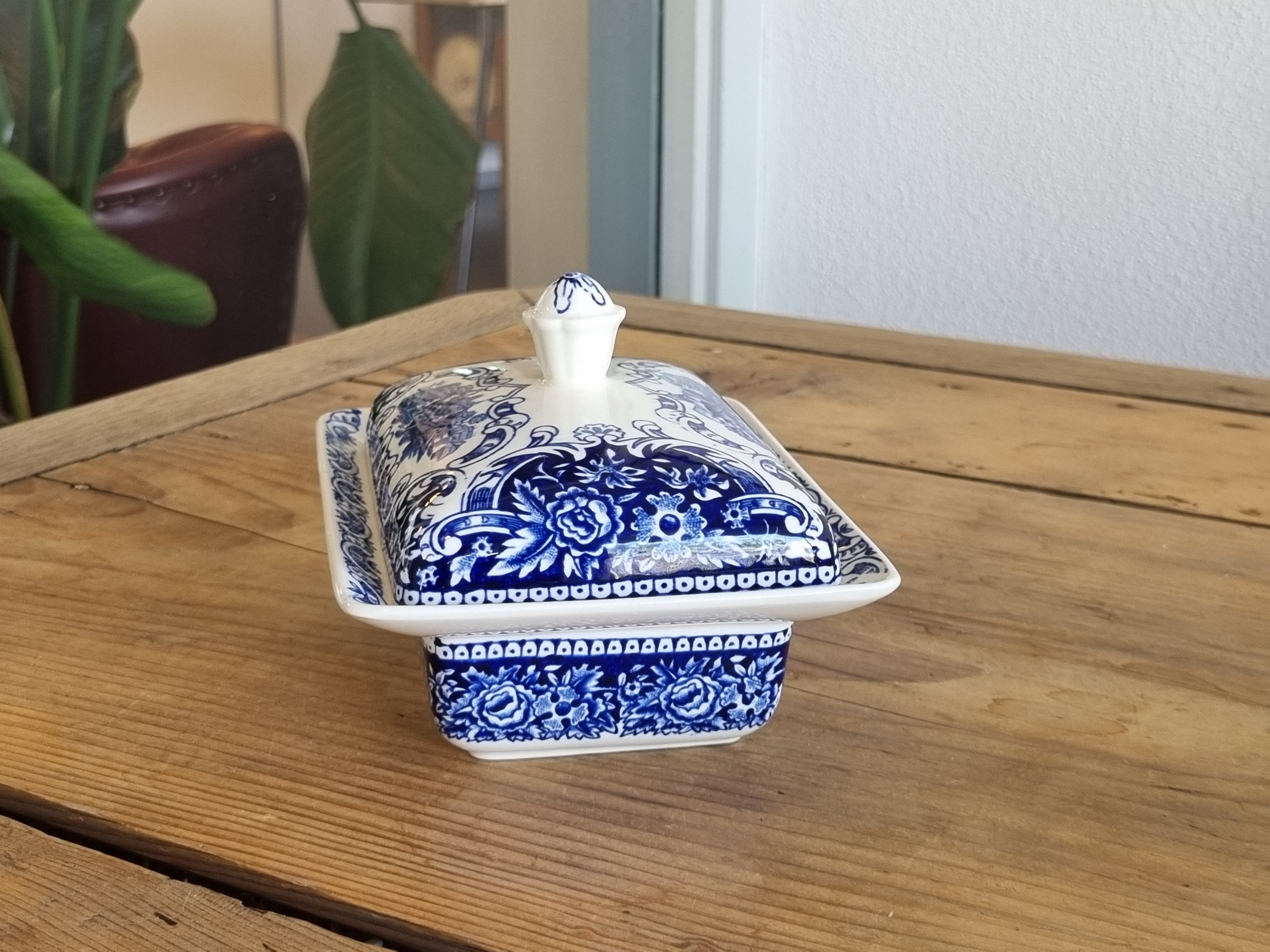 Regout Castillo Old England Cambridge blauw botervloot