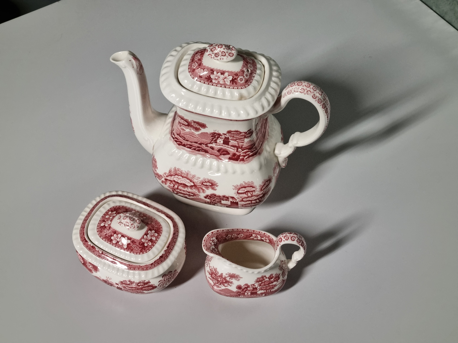 Engels Copeland Spode's Tower rood Koffiestel