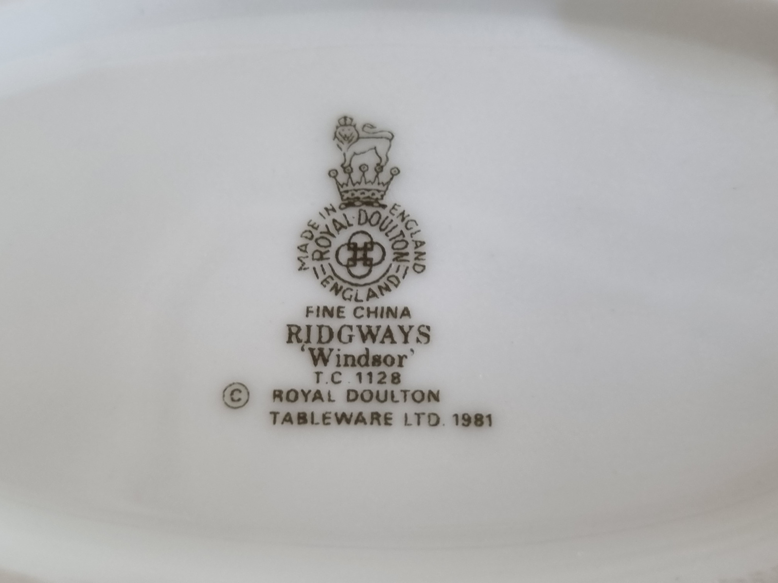Engels Royal Doulton Ridgway Windsor gekleurd Sauskom met oor