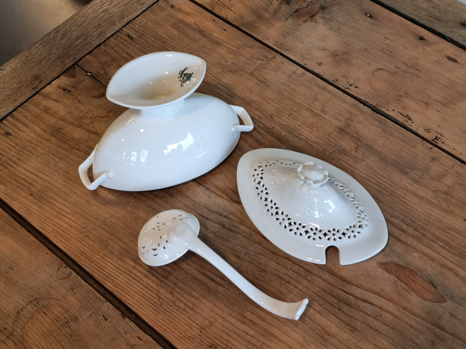 Authentic Leeds Pottery Sausterrine met aardewerk lepeltje