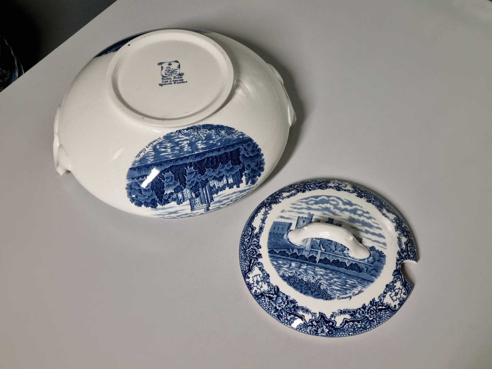 Engels blauw Royal Swan Historie Castles dekschaal terrine