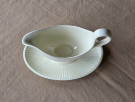 Wedgwood Edme Sauskom met oor op vaste onderschotel