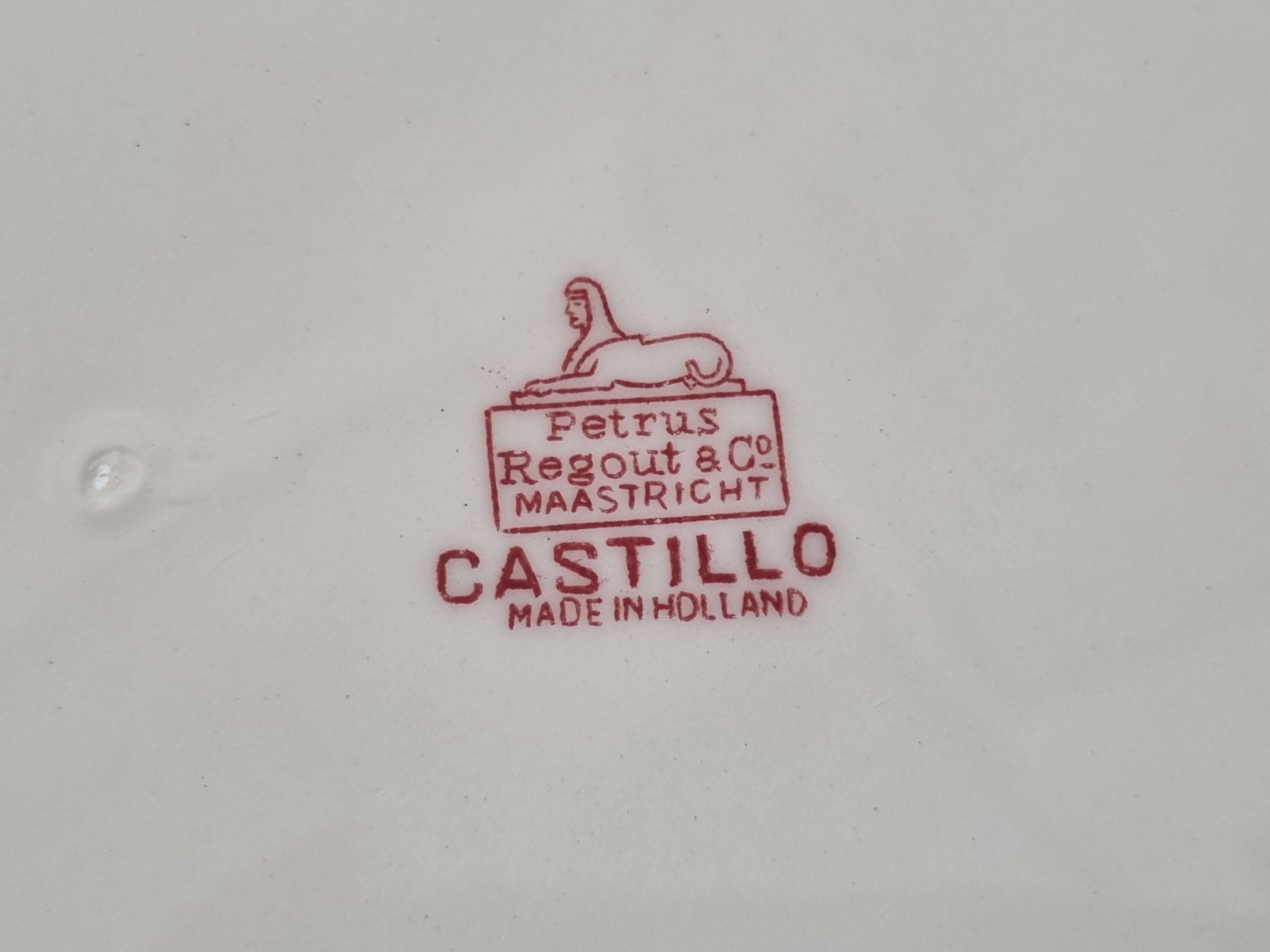 Regout Castillo Royal Sphinx rood Pannenkoekenbord | Serveerbord 30 cm