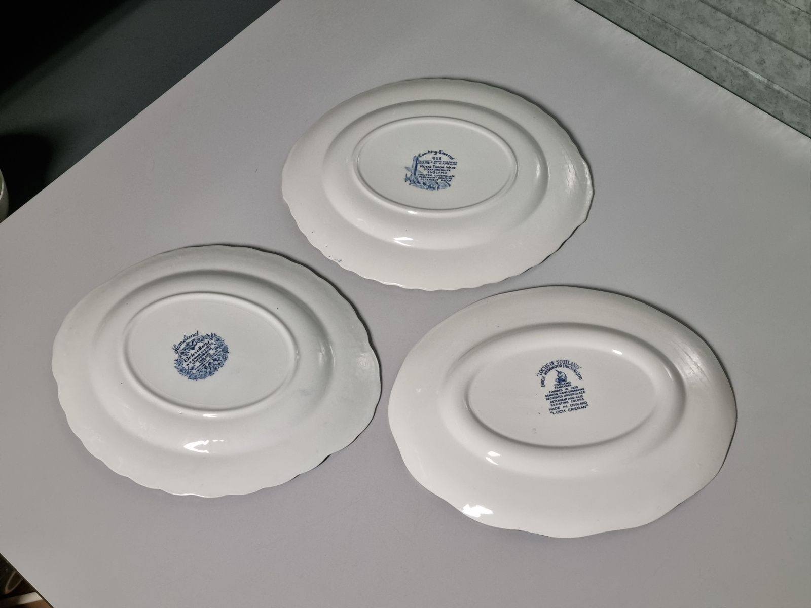 Verkocht = Engels blauw Set 3x mix & match ovale serveerschaal