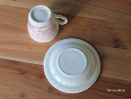 Engels rood English Ironstone Tableware EIT kop en schotel (Tam Hows)