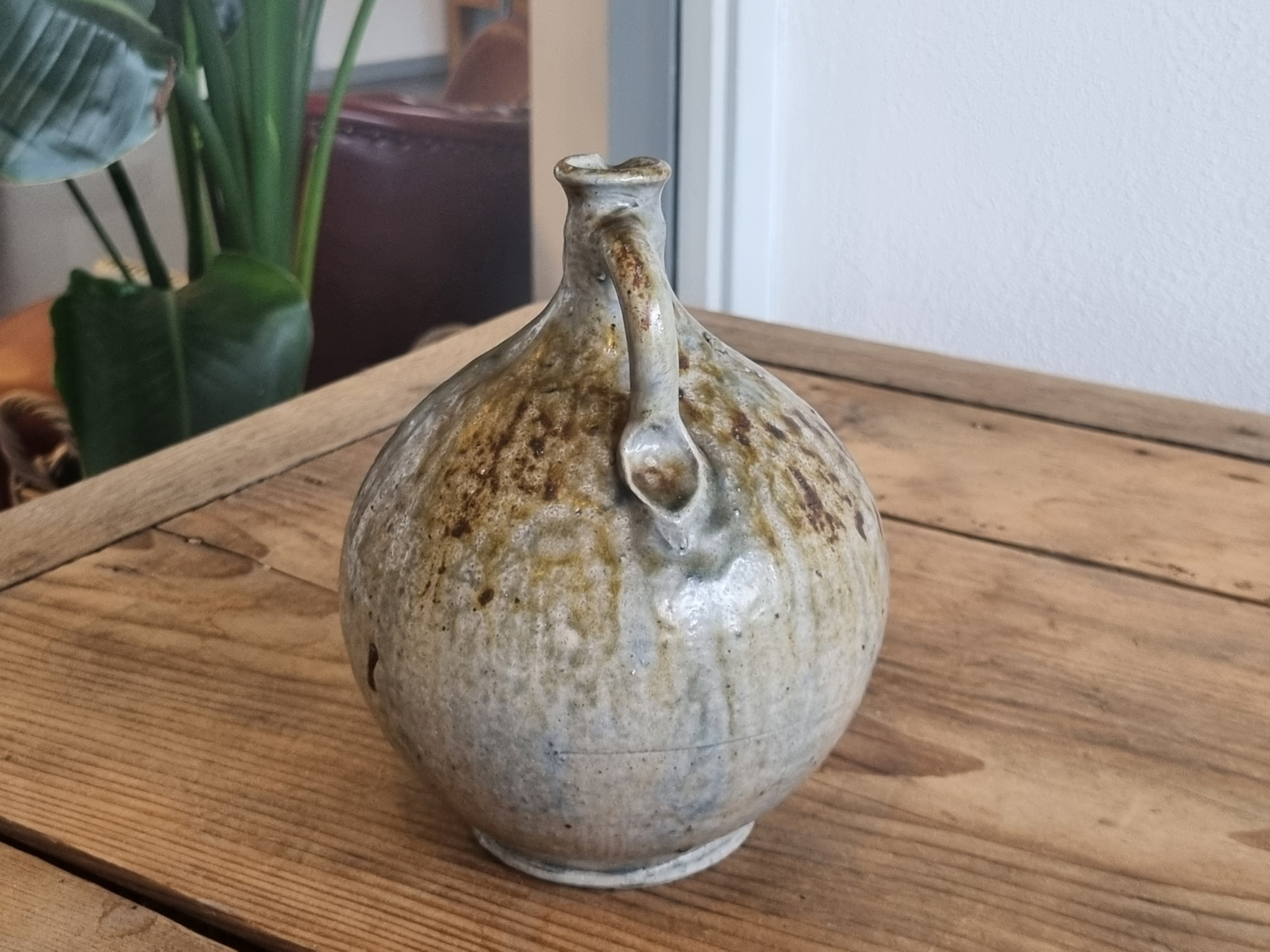 Vintage Steengoed Wijwaterkruik Terraco de Draak (afb. duif)