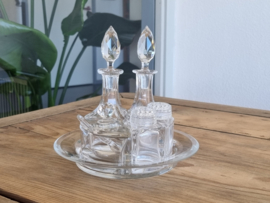 Glas Glazen model Art Deco Menagere met olieflesjes
