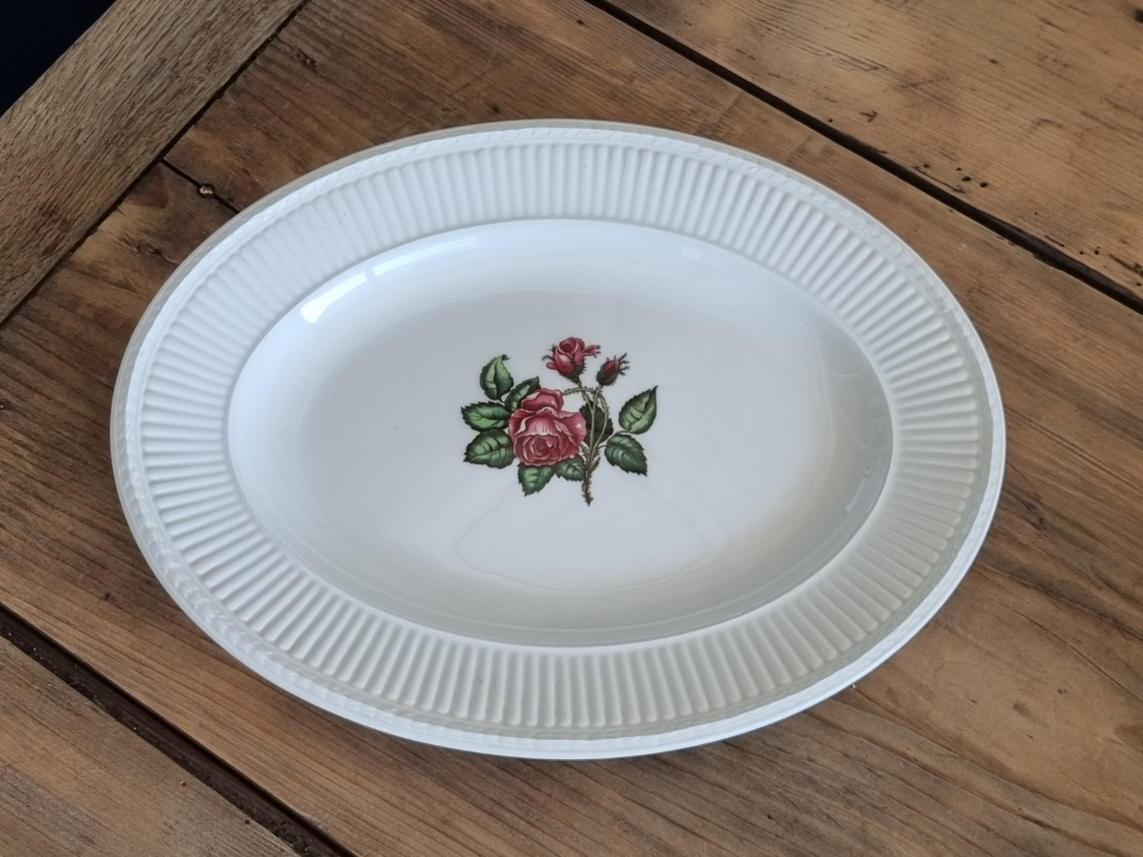 Wedgwood Moss Rose middelgrote ovale schaal 30 cm