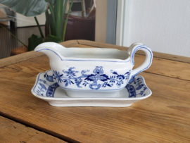 Zwiebelmuster Regout sauskom op onderschotel