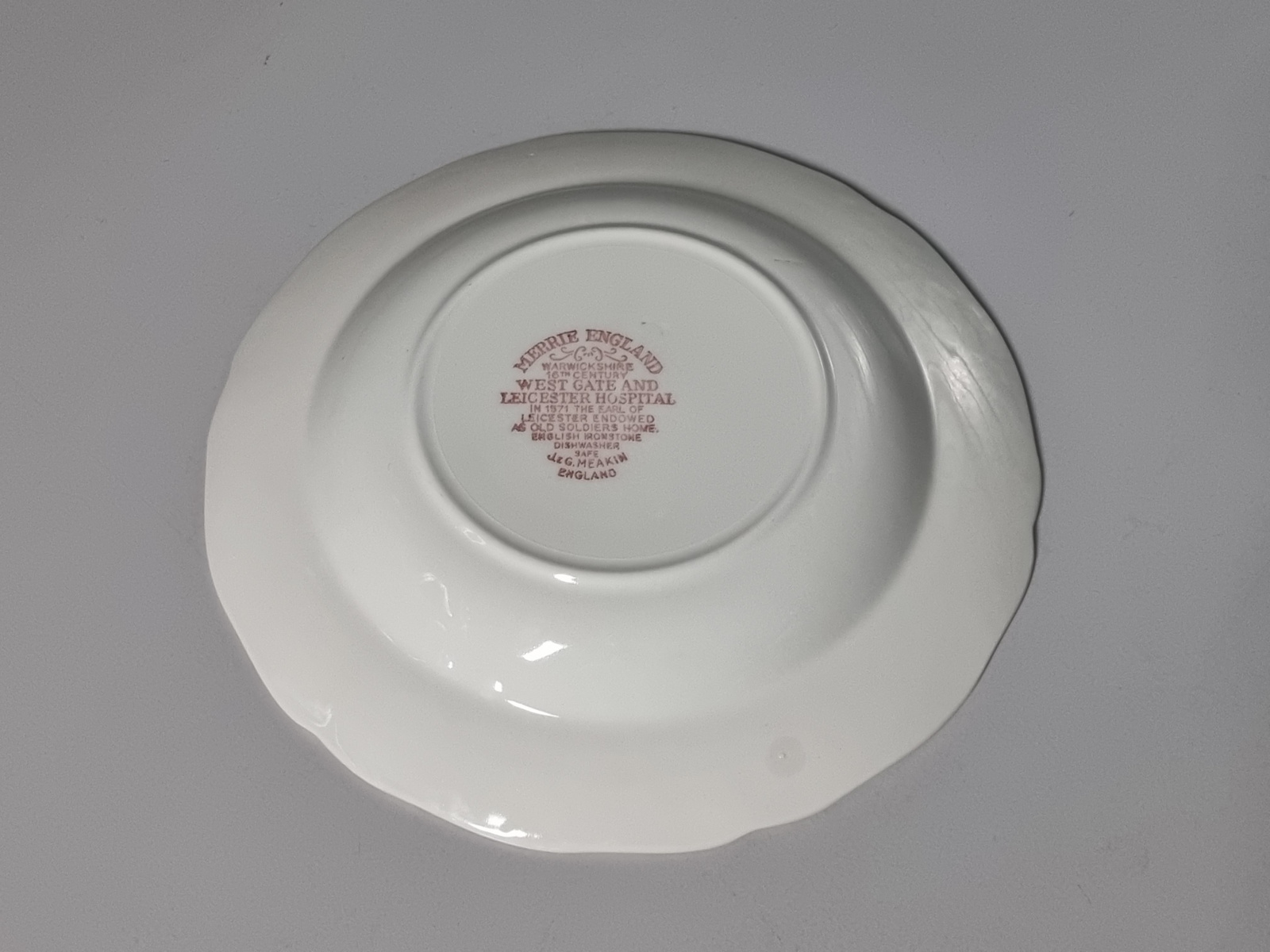Engels rood Meakin Merrie England diep bord 23 cm