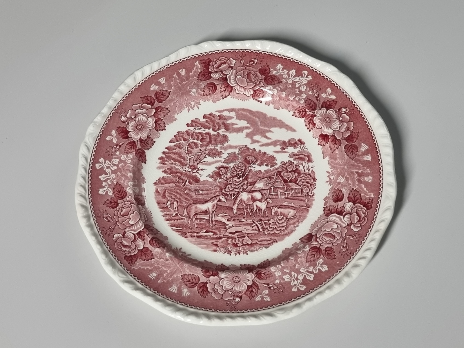 Engels rood Wedgwood Adams English Scenic plat dinerbord 26,5 cm (golvend randje)