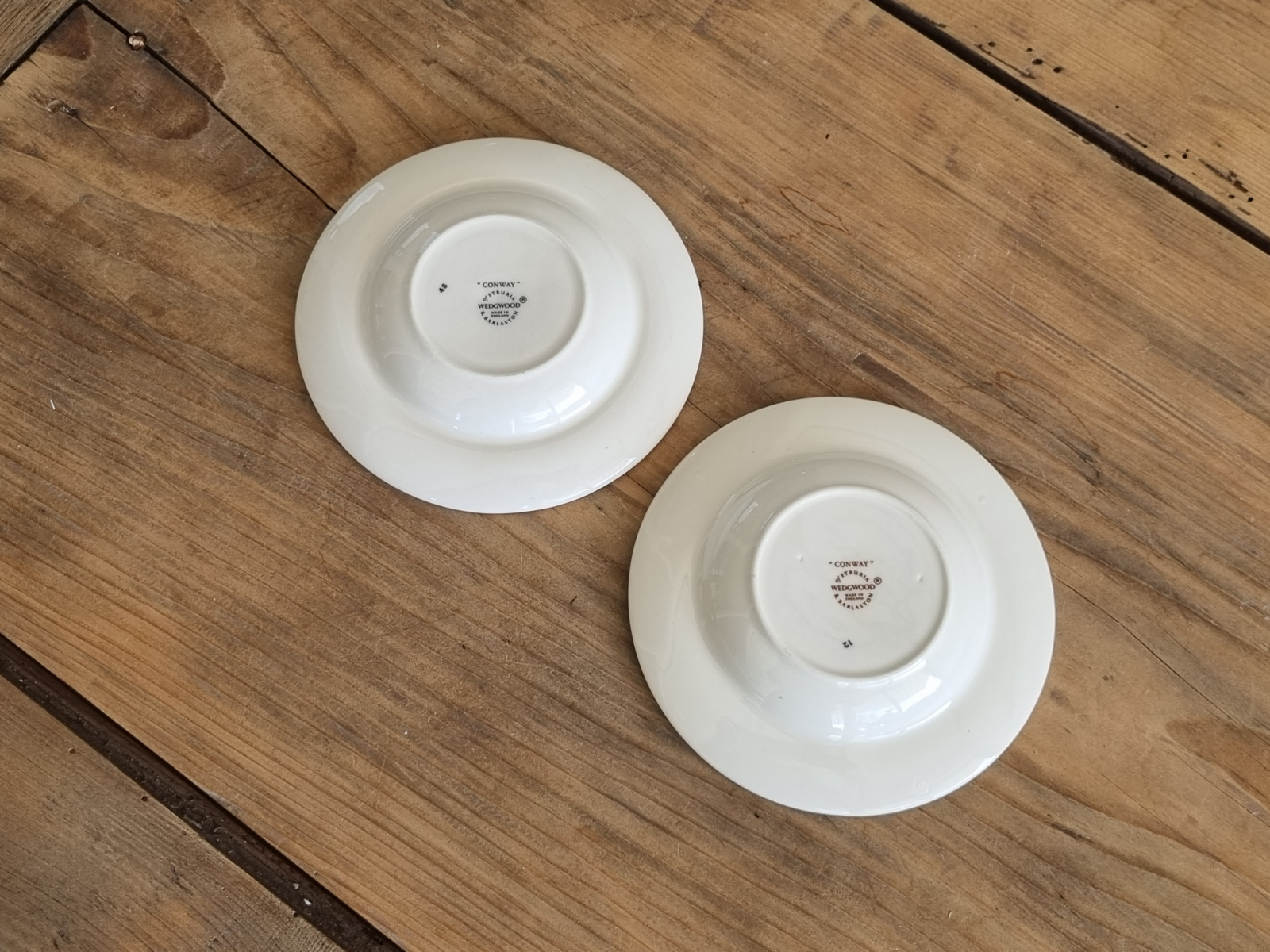 Wedgwood Conway set 2x Theezakjeslegger ribbel rand (voorheen asbakje)