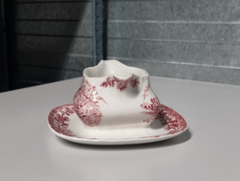 Engels rood Myott's Country Life Sauskom op onderschotel