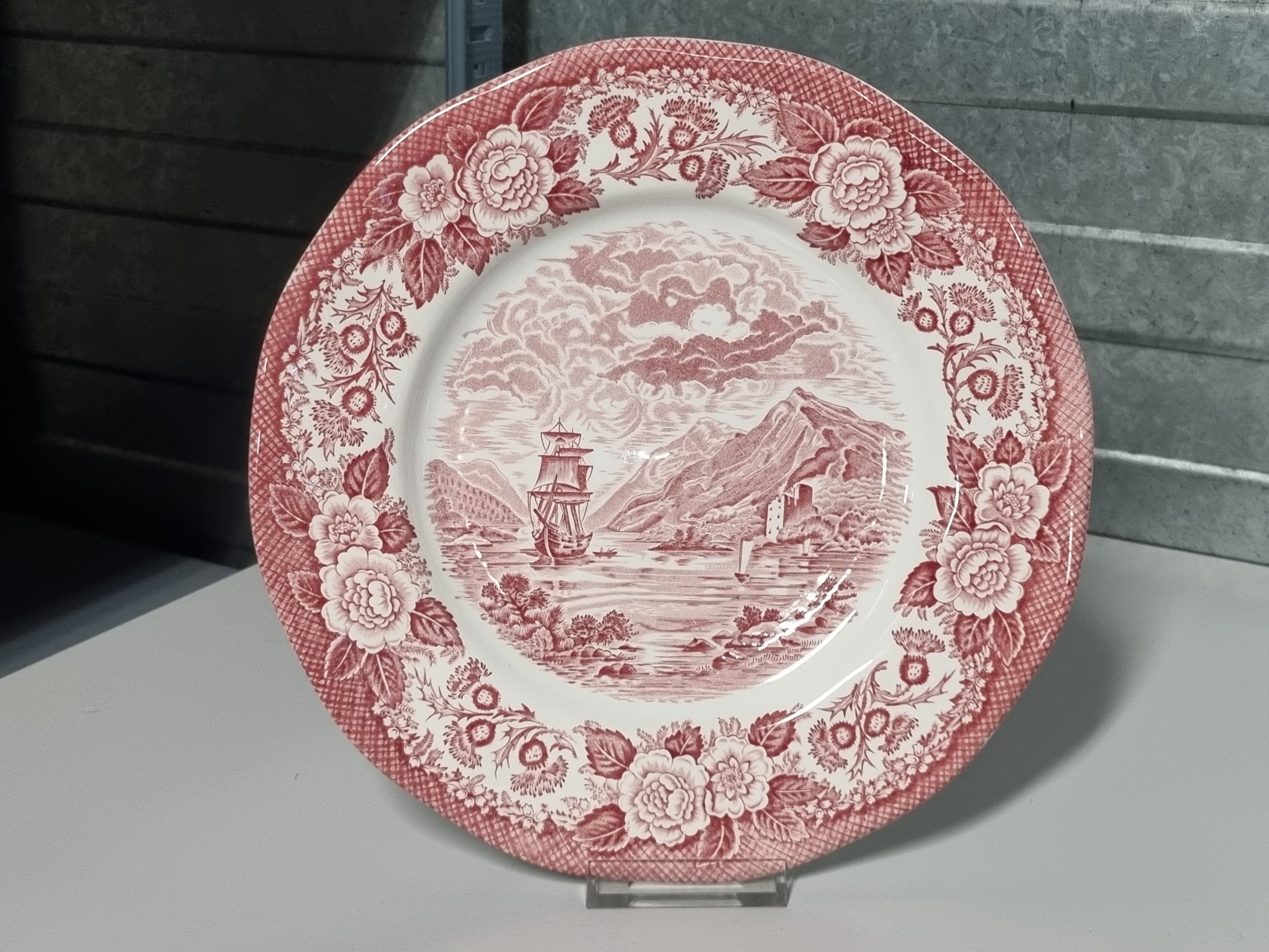 Engels rood Enoch Wedgwood Lochs of Scotland plat dinerbord 25 cm