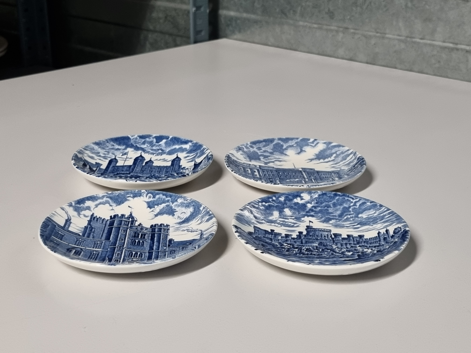 Engels blauw  Enoch Wedgwood Royal Homes of Britain blauw set 4x Bordje 10,5 cm of als Theezakjelegger