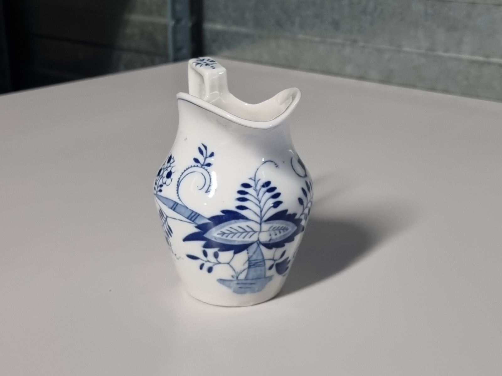 Zwiebelmuster Regout Schenkkannetje (haarlijntje)