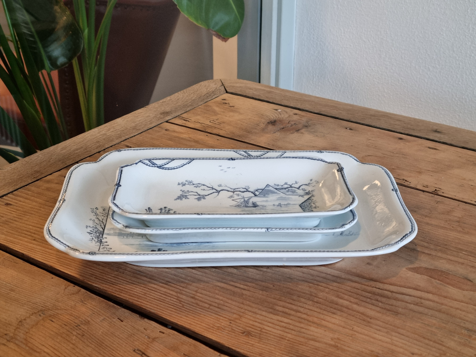 Verkocht = Petrus Regout Marines donkerblauw set 3x serveerschaal (hoekig model)