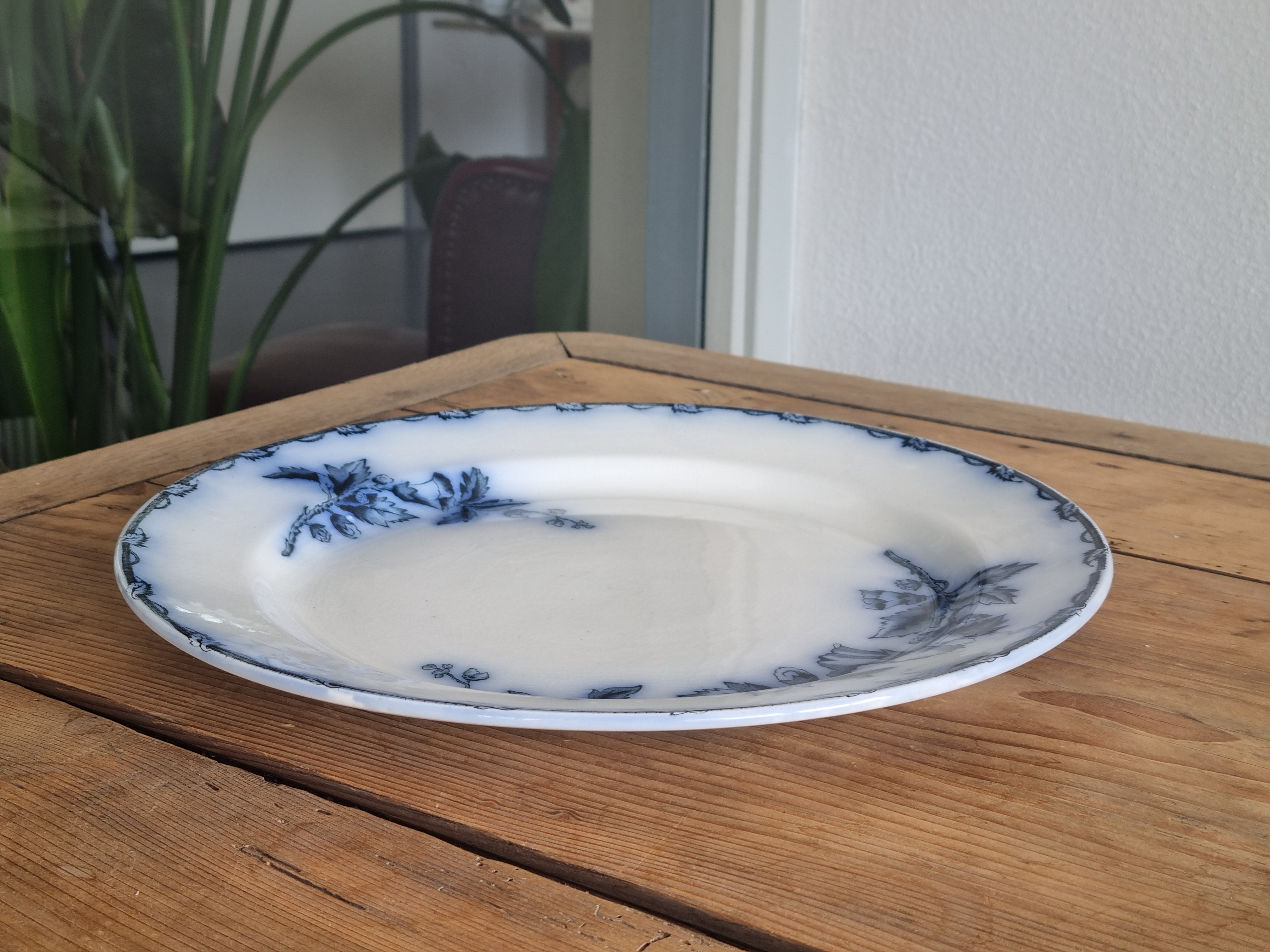 Societe Ceramique Etruria vloeiblauw groot rond bord 32,5 cm