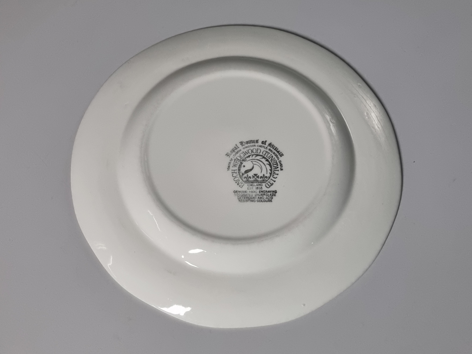 Engels rood Enoch Wedgwood Royal Homes Of Britain Serveerbord 27,5 cm