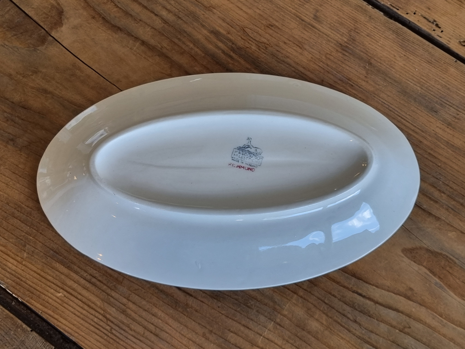 Regout decor Richmond rood ovaal schaaltje 25,5 cm