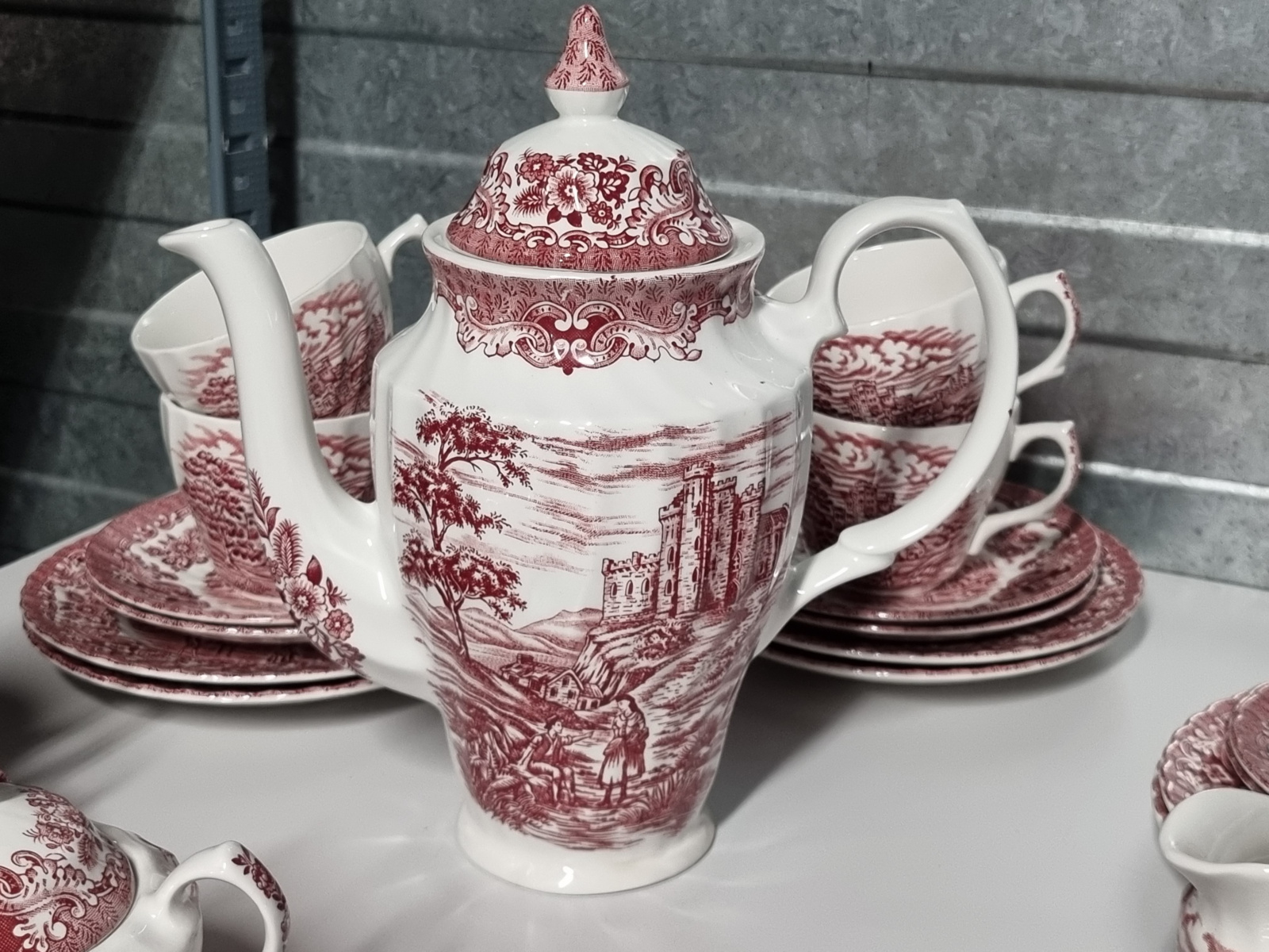 Engels rood Olde Country Castles Koffieservies 10 personen