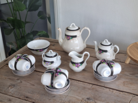 Societe Ceramique zwart met paarse bloem Koffie/thee servies 12-pers.