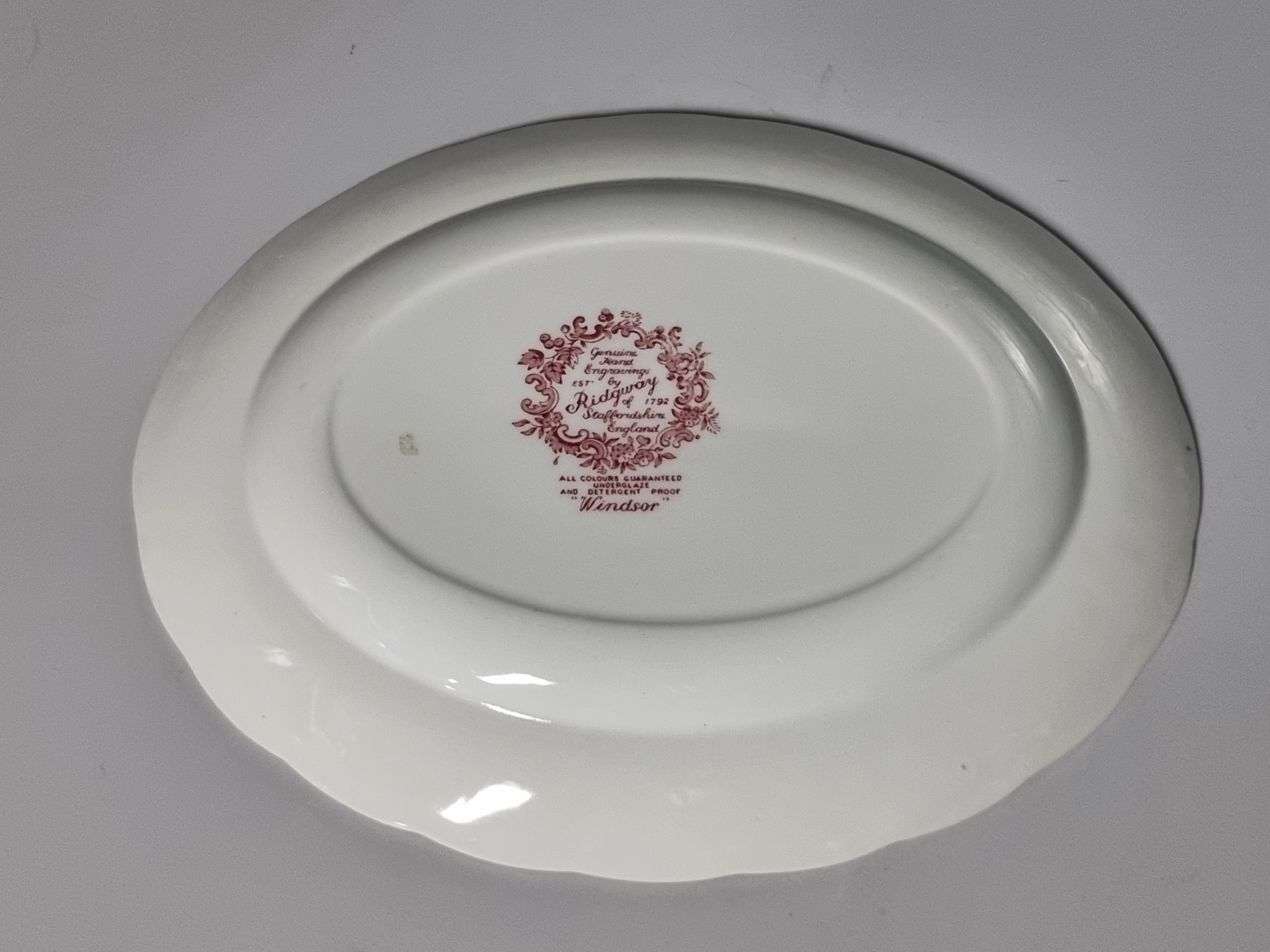 Engels Ridgway Windsor rood ovale schaal 30,5 cm