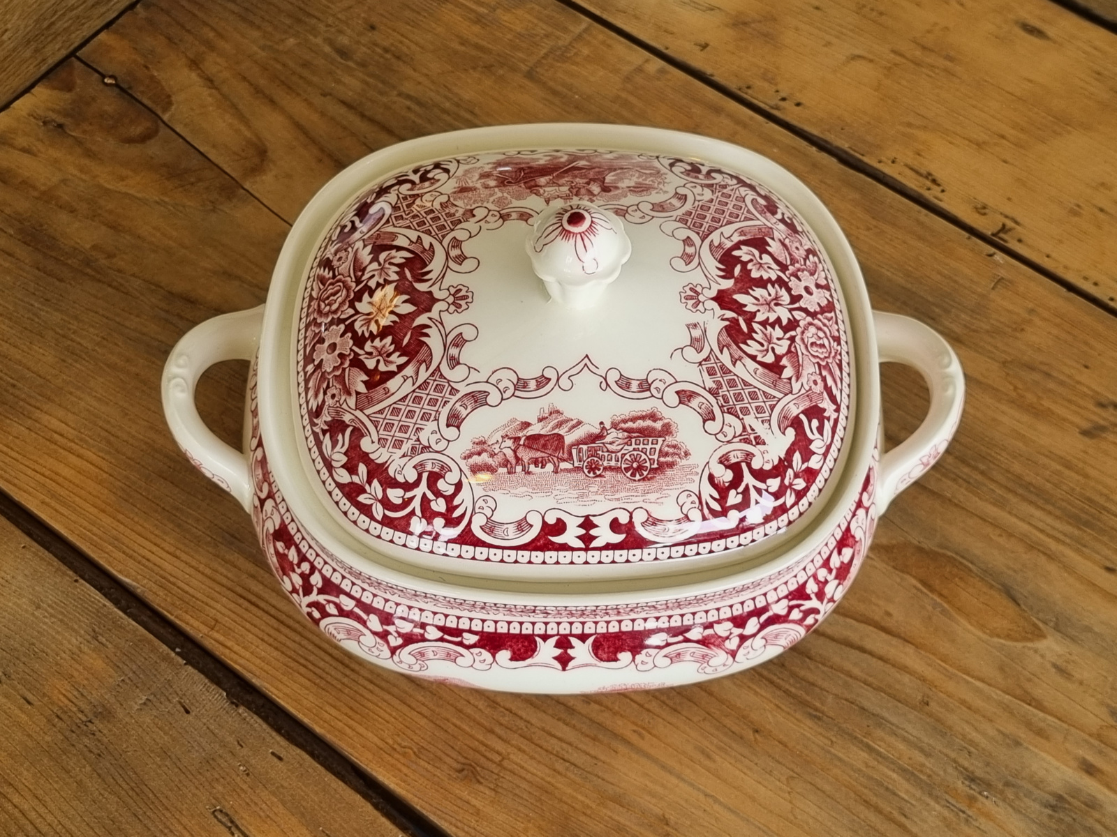 Regout Royal Sphinx Castillo Old England rood schaal met deksel