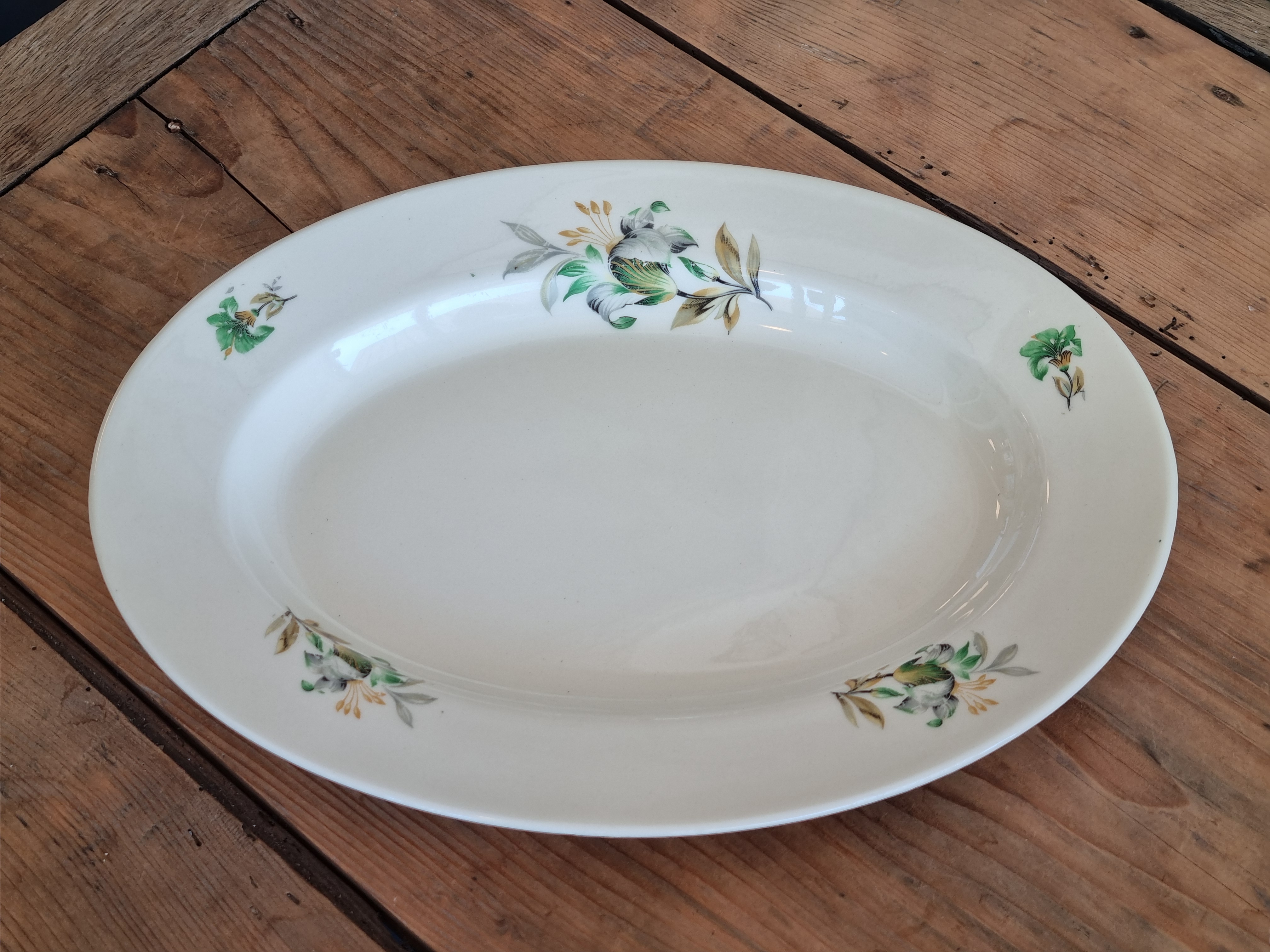Petrus Regout ovale schaal lelie 34 cm
