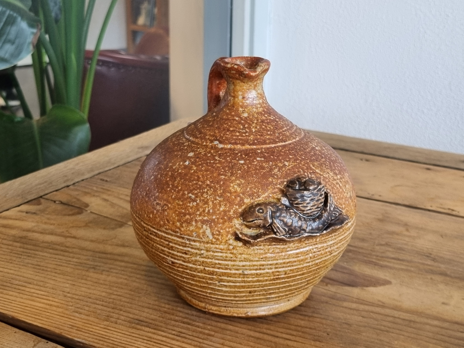Vintage Steengoed Wijwaterkruik Terraco de Draak (afb. vis)