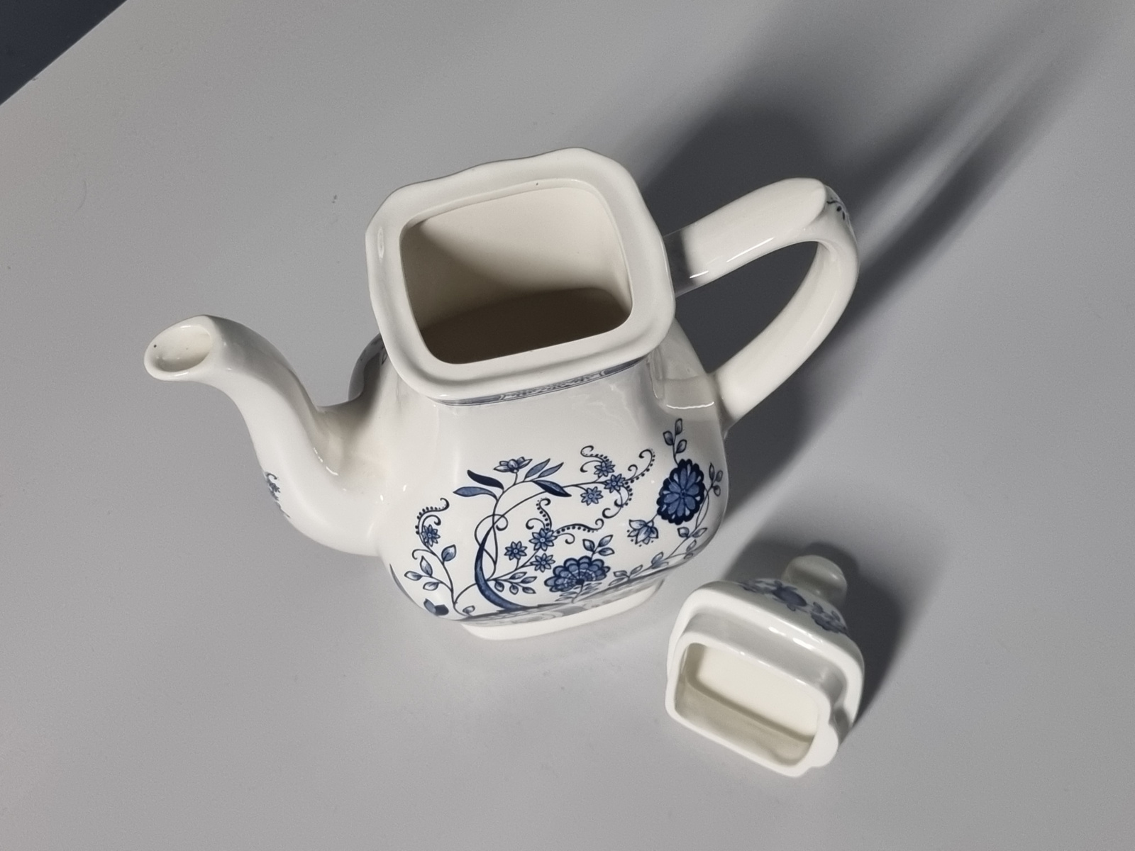 Engels blauw Enoch Wedgwood Blue Onion Koffiepot (1)