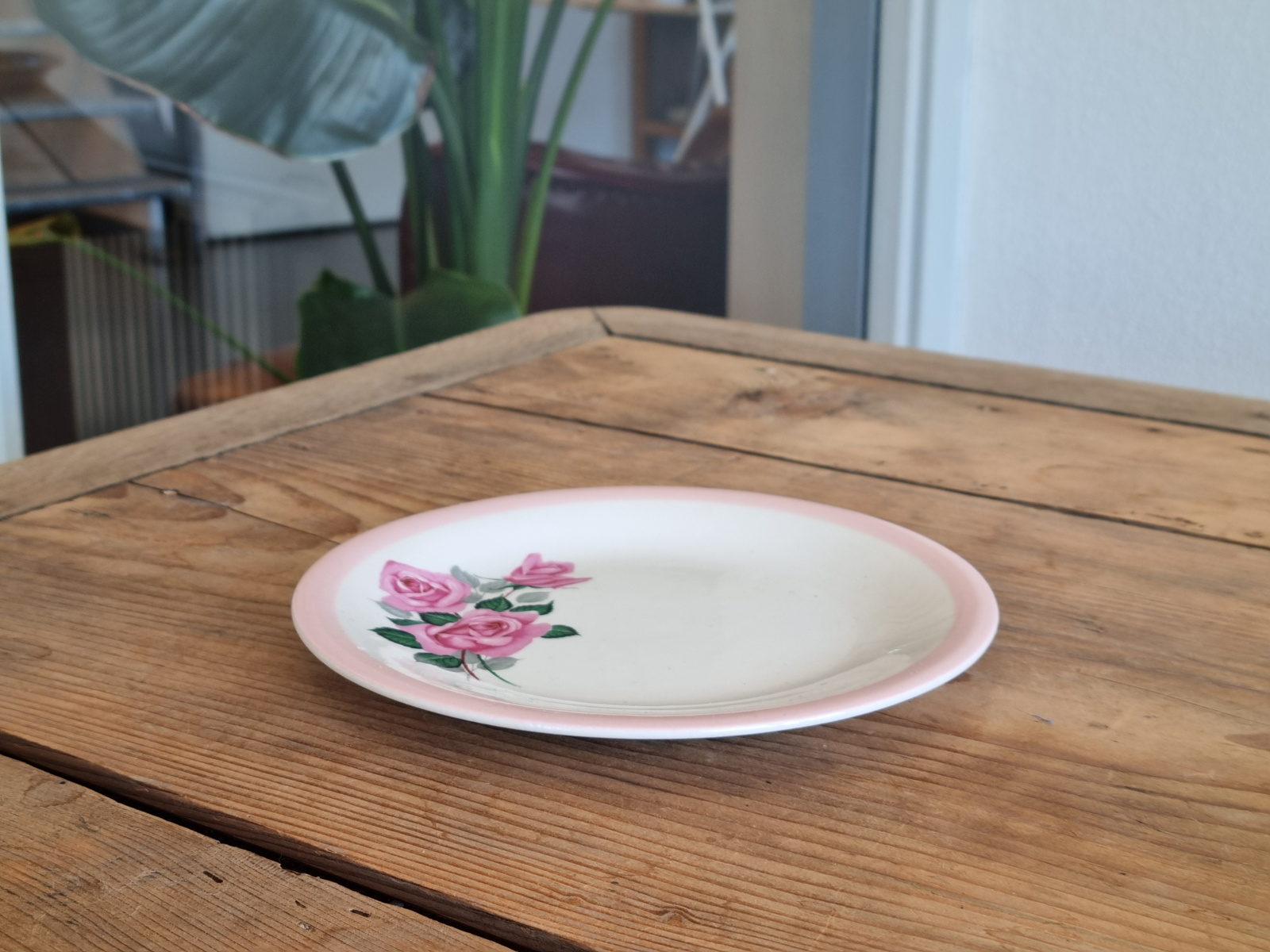 Petrus Regout Amore pastel Roze met Bloem Ontbijtbordje 19 cm