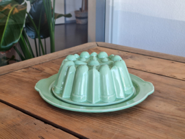 Societe Ceramique Pastel groen Puddingvorm op onderbord