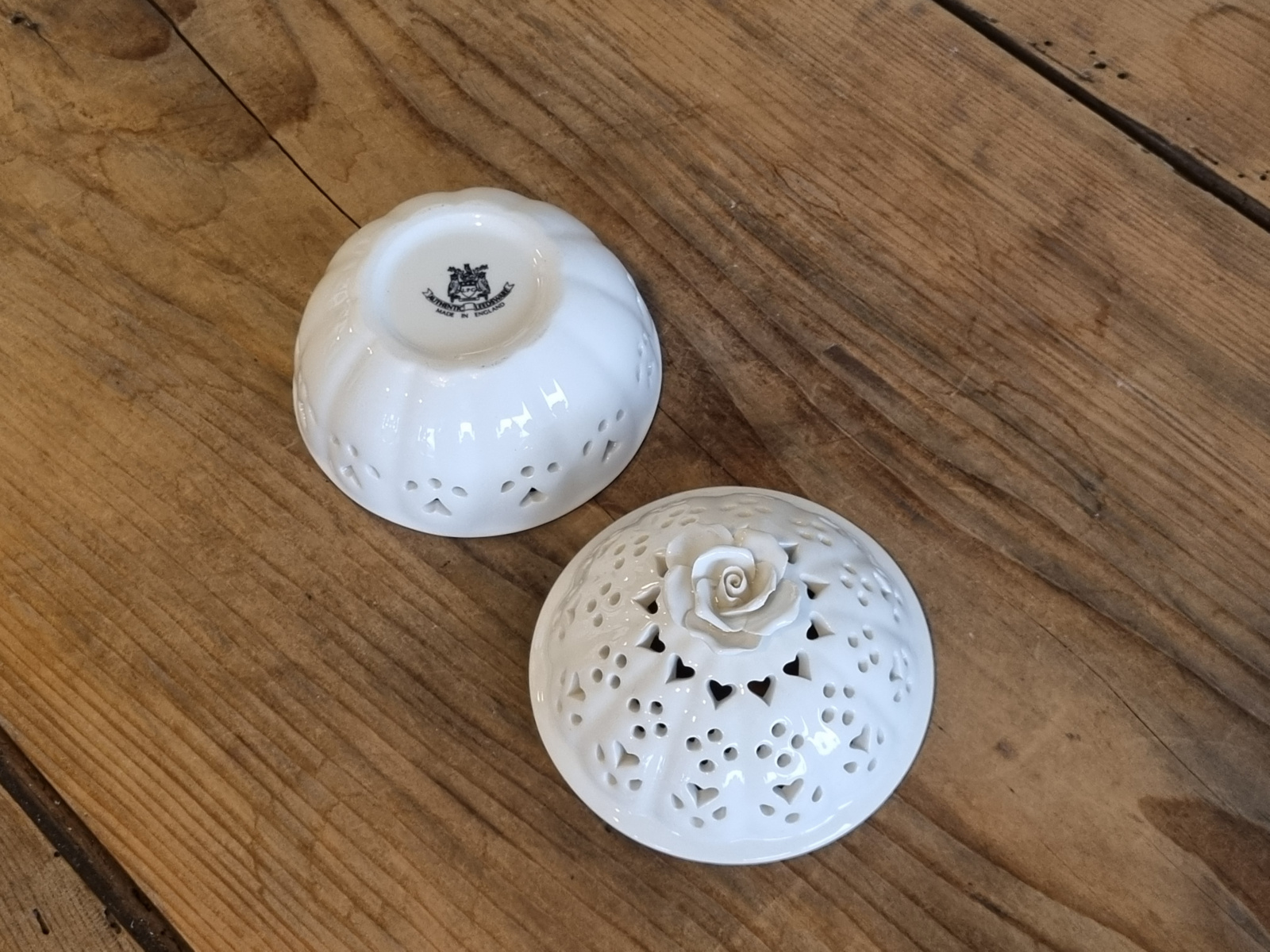 Authentic Leeds Pottery Doosje met roosje deksel (rond) klein