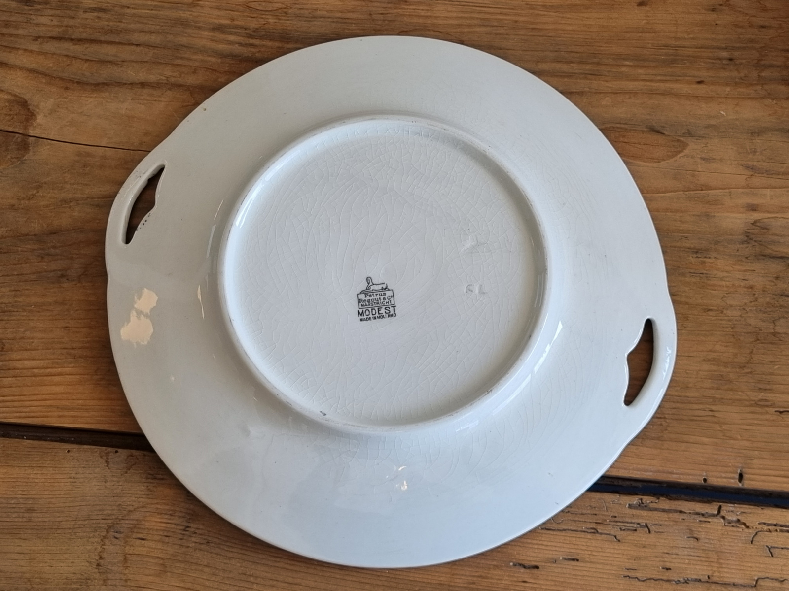 Petrus Regout Modest  Schaal met greepjes 28,5 cm
