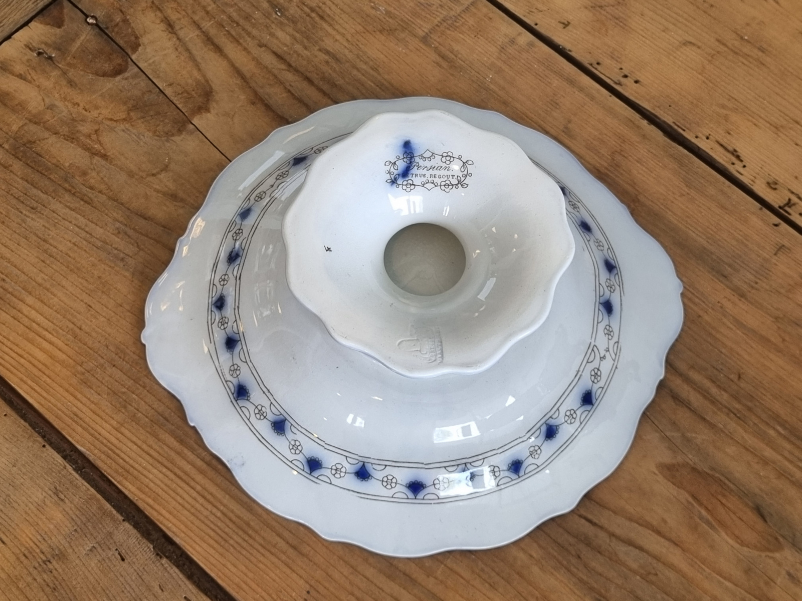 Petrus Regout Wellington decor Persian Tazza op voet