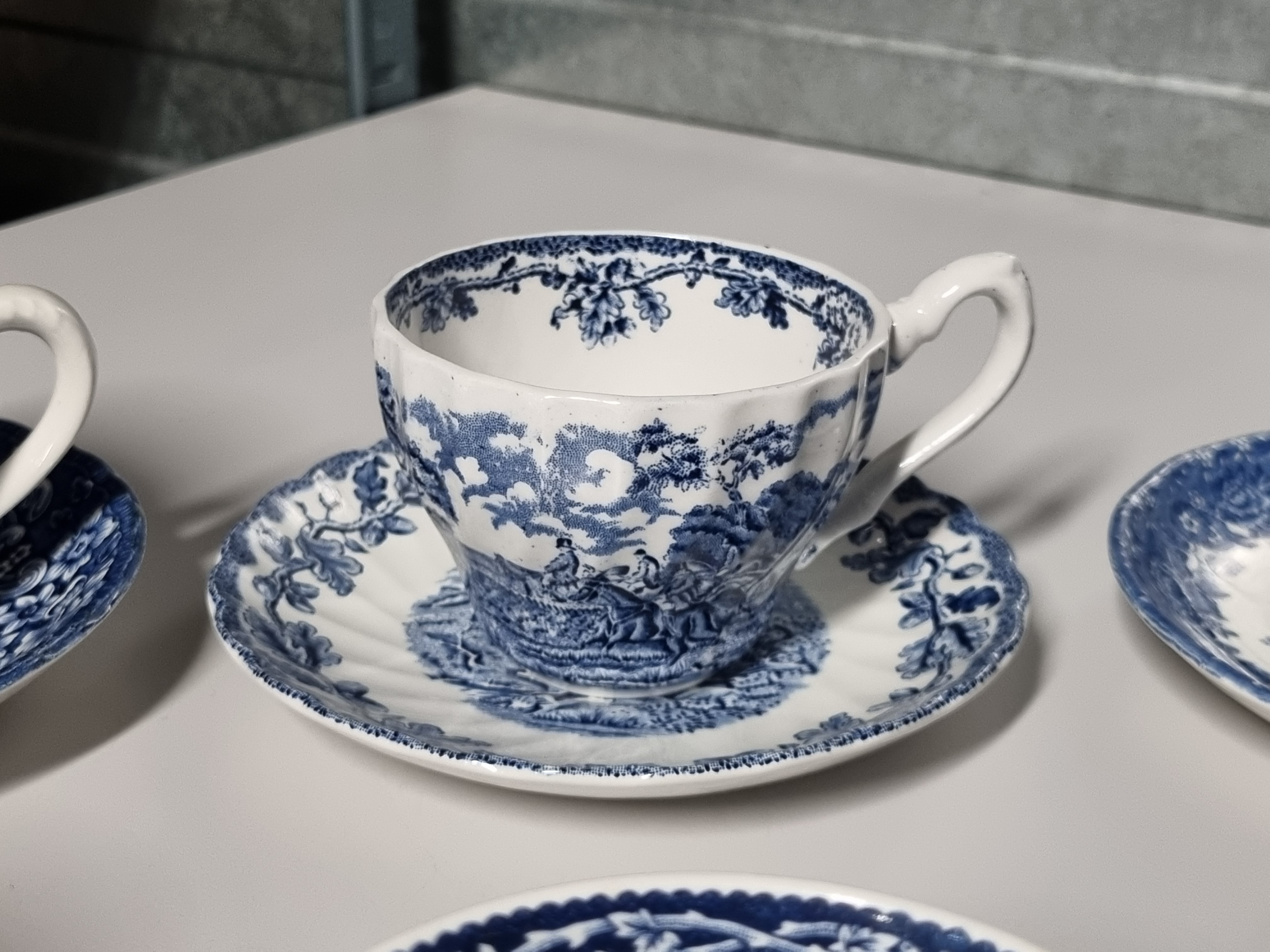 Engels blauw Set 6x mix & match kop en schotel (rand met decor binnenin)