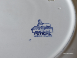 Potiche blauw Petrus Regout groot bord 34 cm