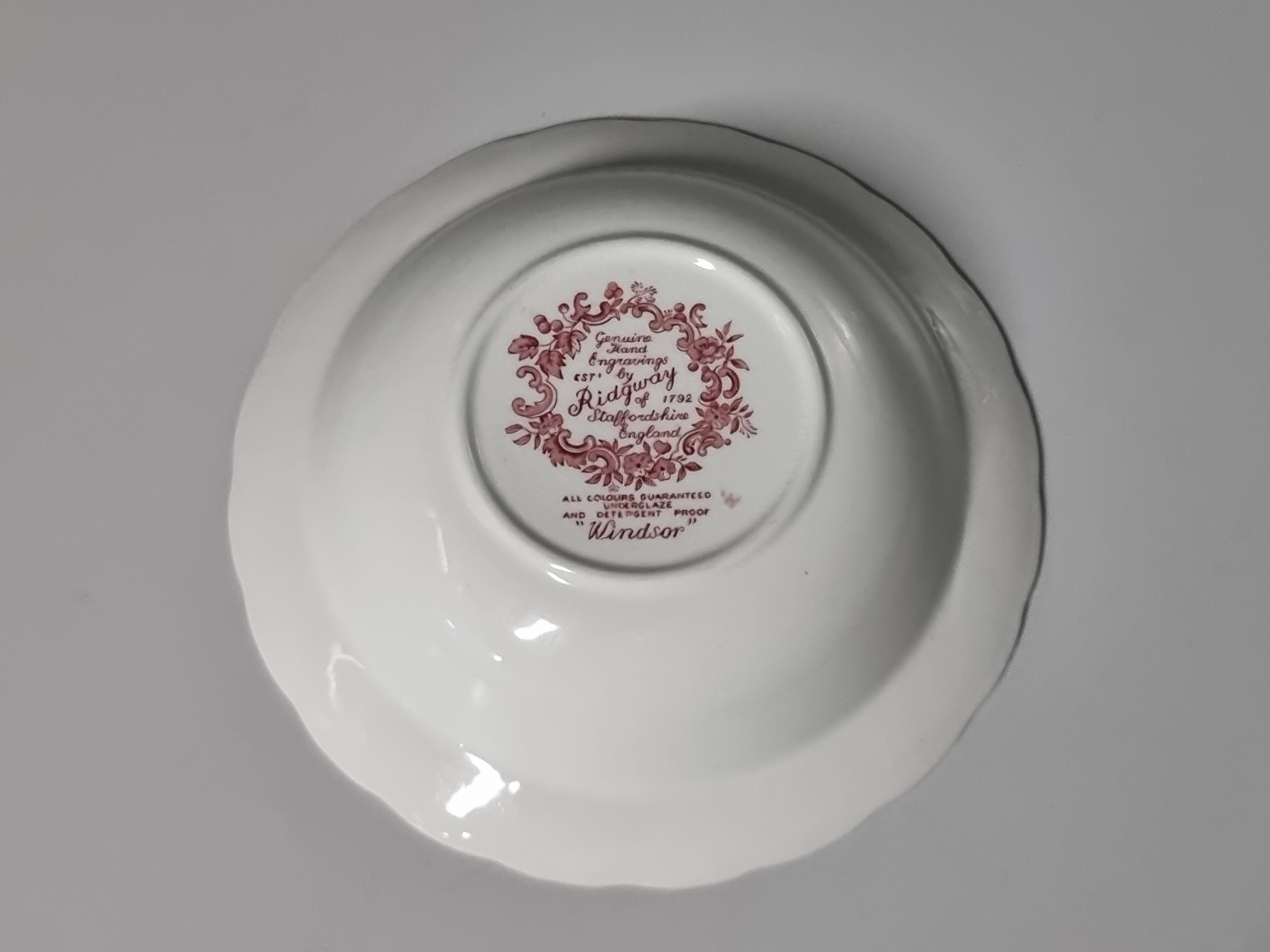 Engels rood Ridgway Windsor hoge ronde schaal 20 cm