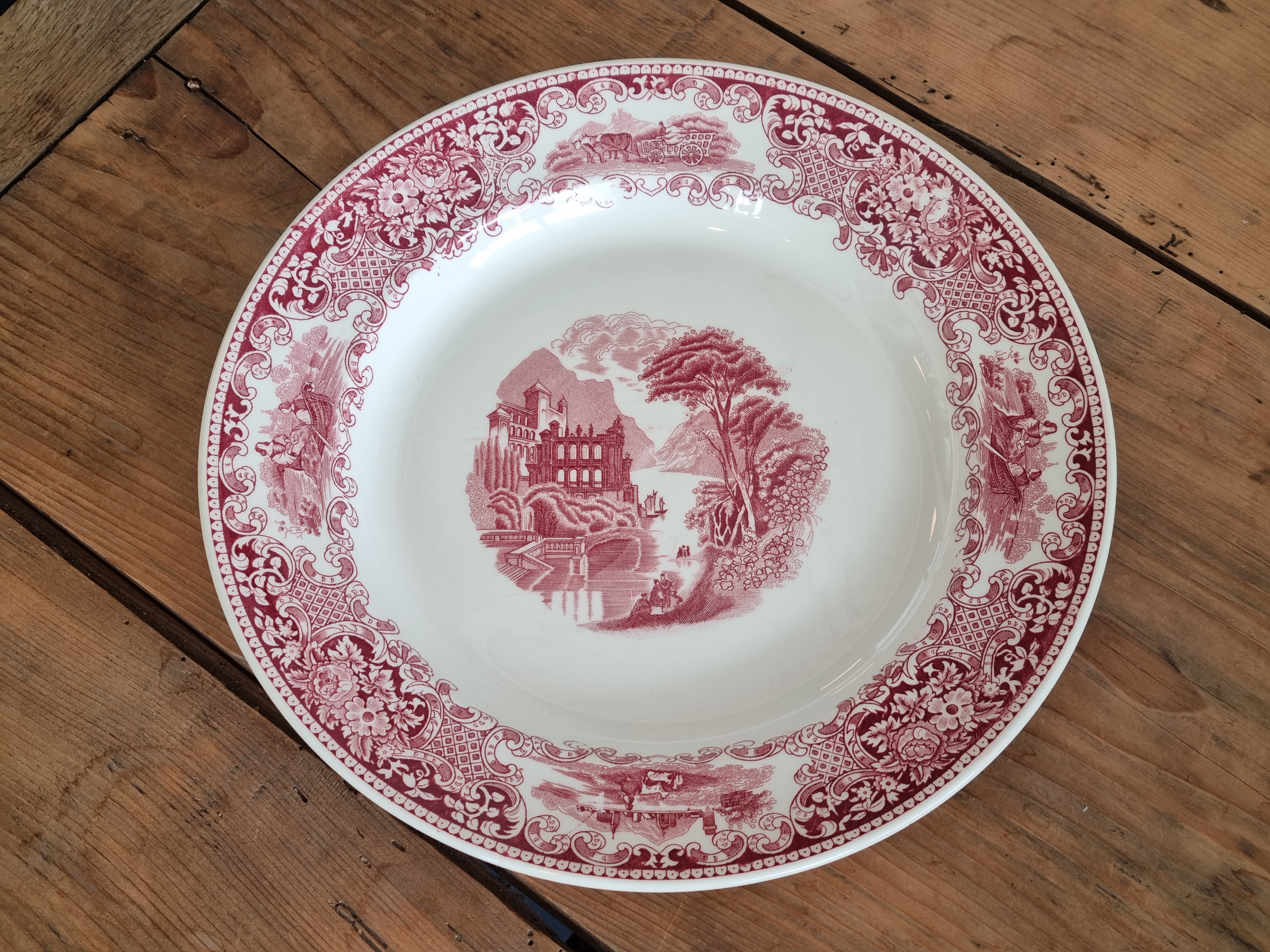Regout Castillo Royal Sphinx rood Pannenkoekenbord | Serveerbord 30 cm