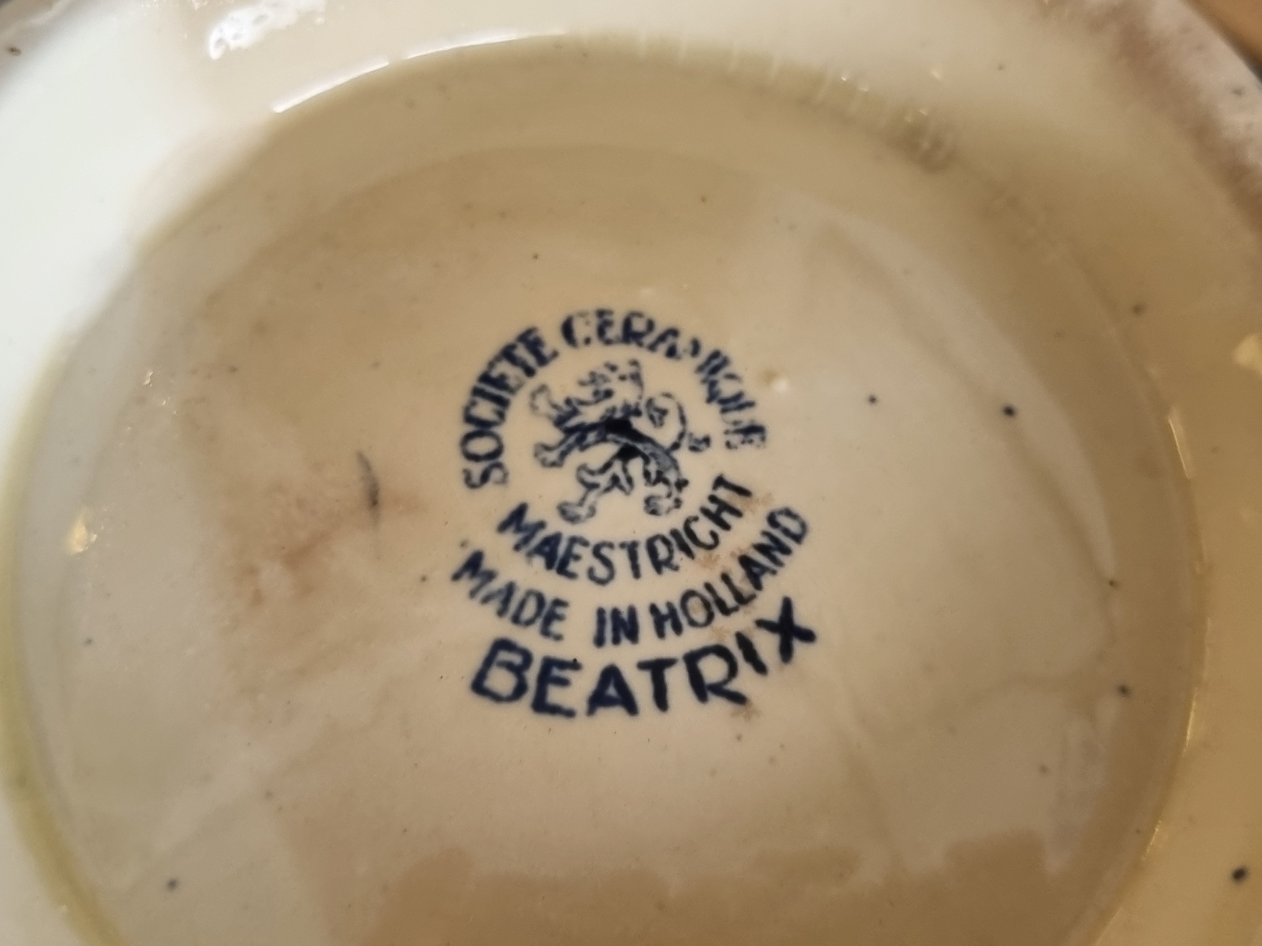 Verkocht = Beatrix Societe Ceramique Koffiepot model art deco