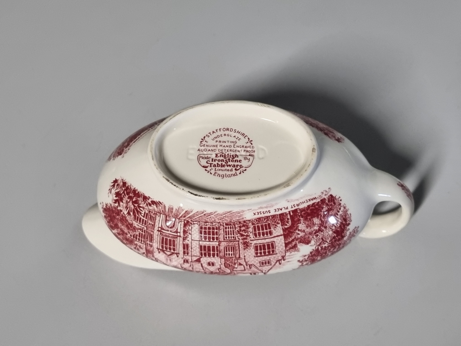 Engels rood English Ironstone Tableware Staffordshire Sauskom met oor (landhuis)