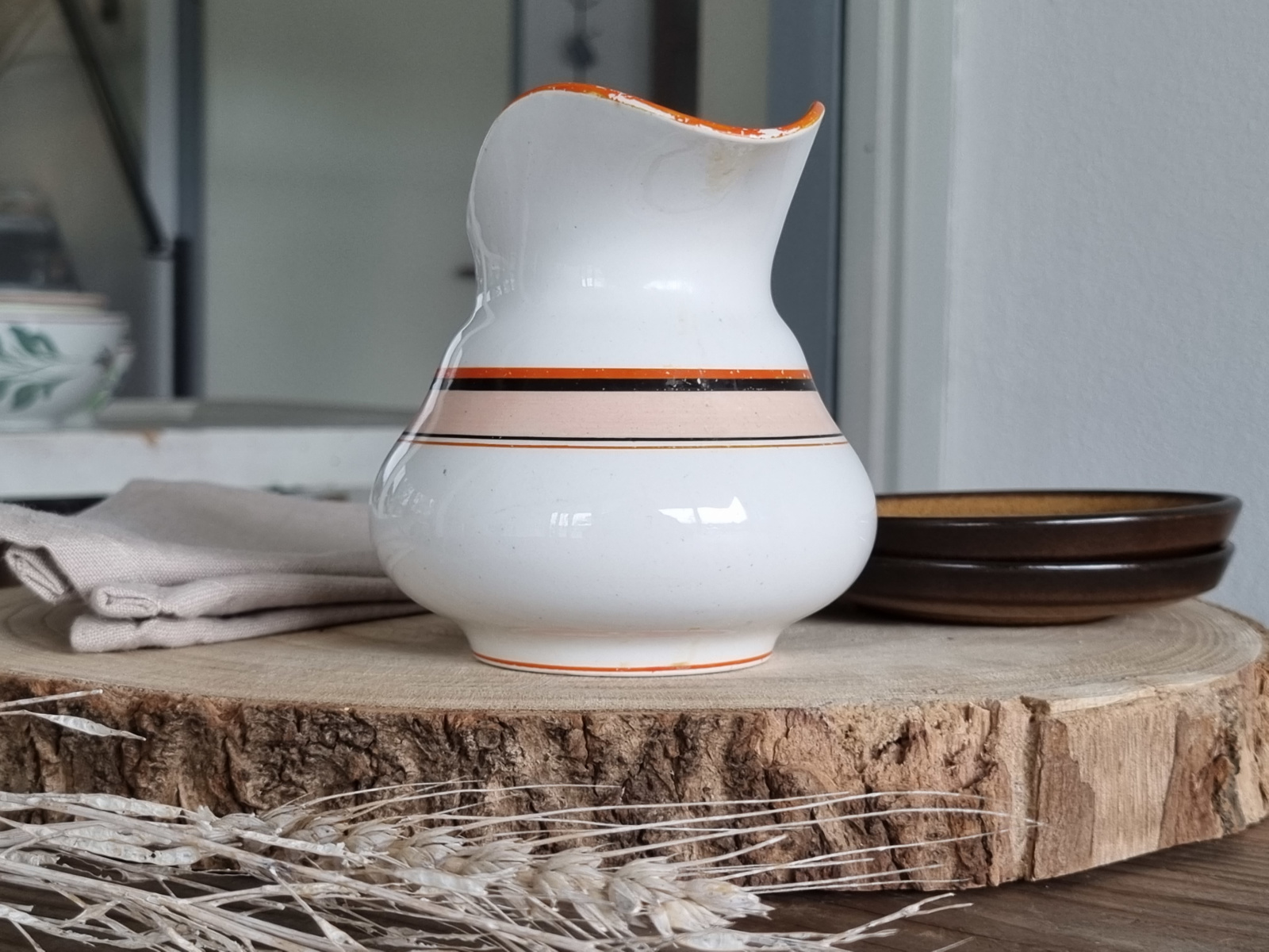 Petrus Regout Oranje met zwart Schenkkannetje
