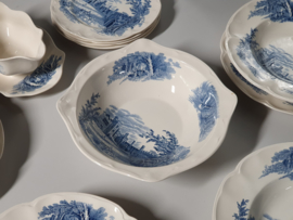 Engels blauw Johnson Bros Haddon Hall Eetservies voor 8 pers.