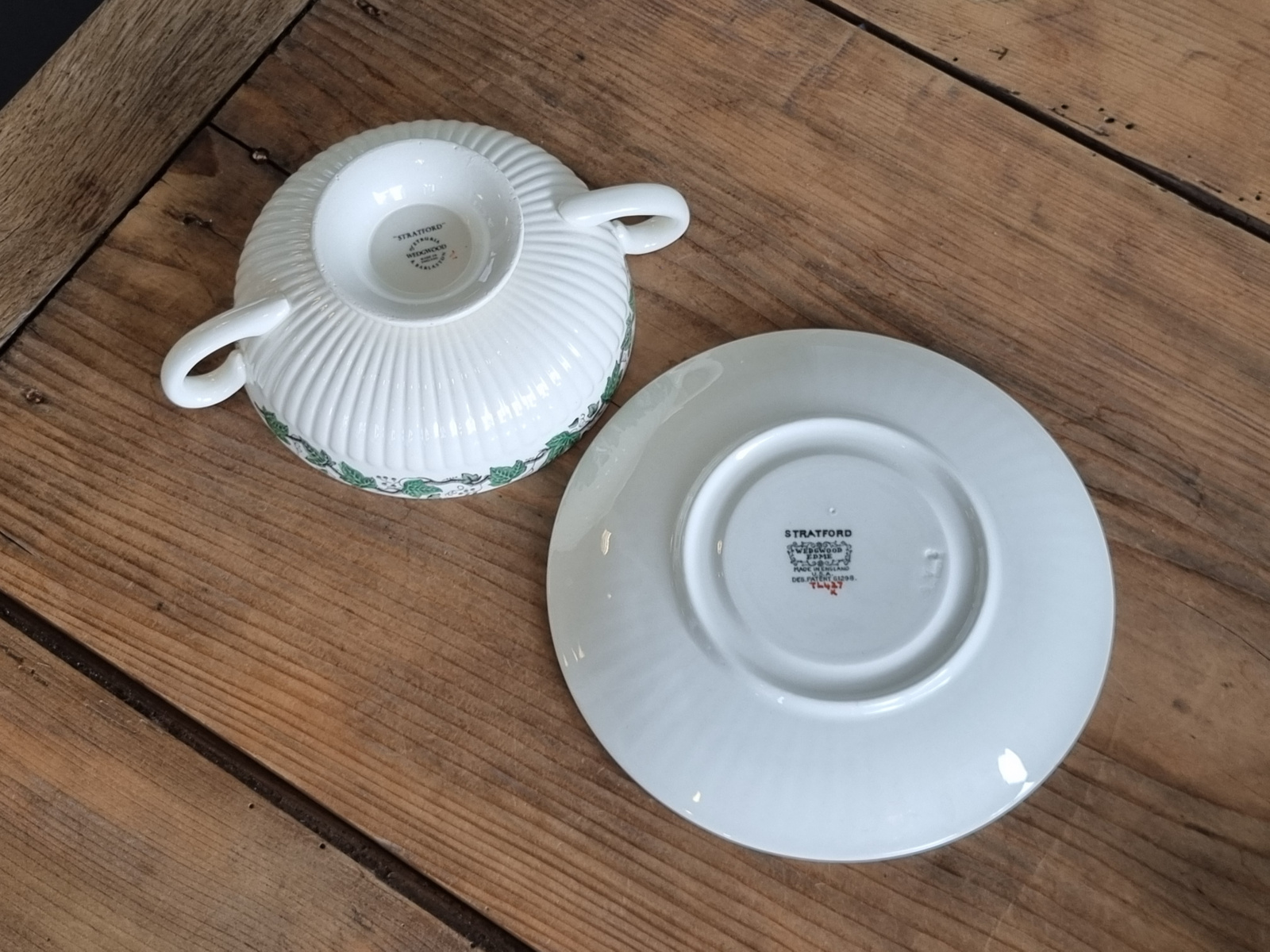 Wedgwood Stratford Soepkom met schotel