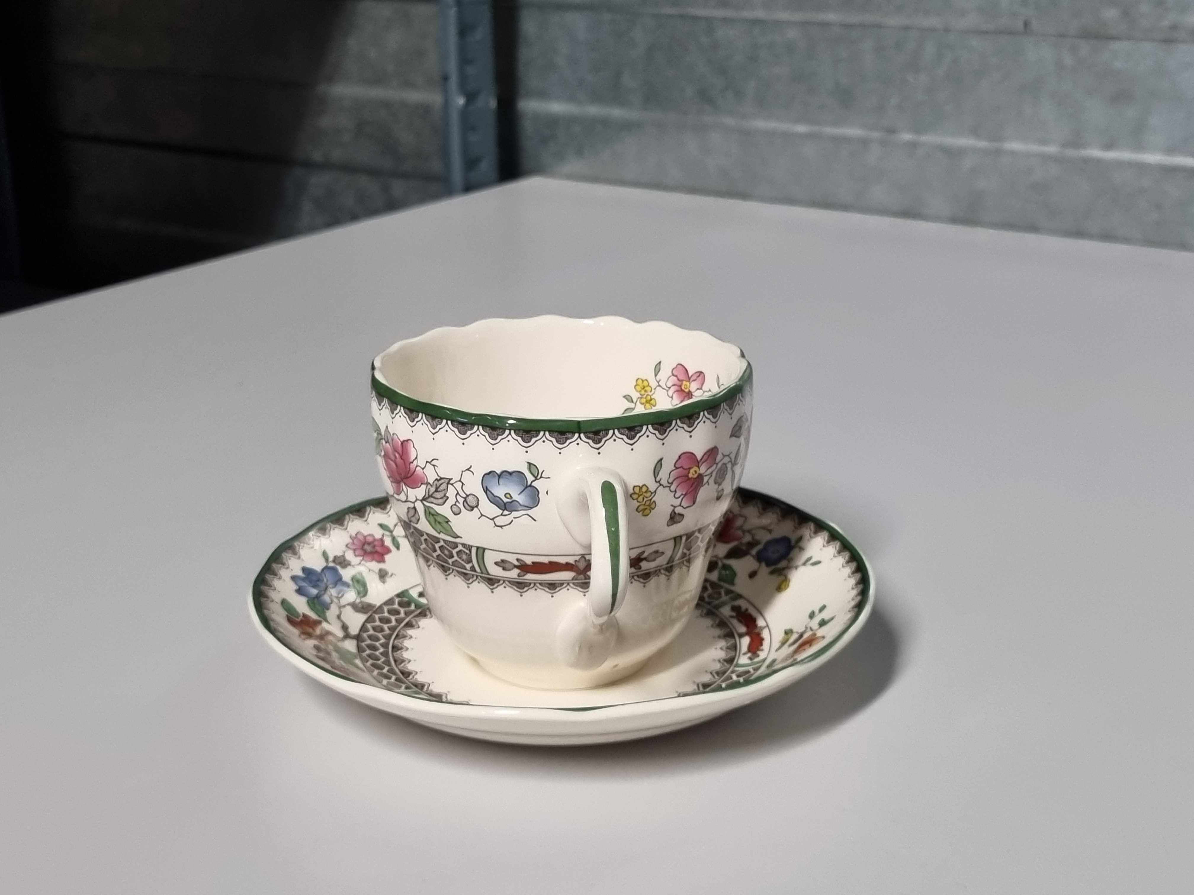 Engels Spode Copeland Chinese Rose koffie kop en schotel (nieuw stempel)